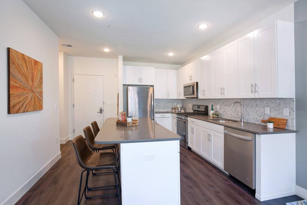 Vermella West Image 10