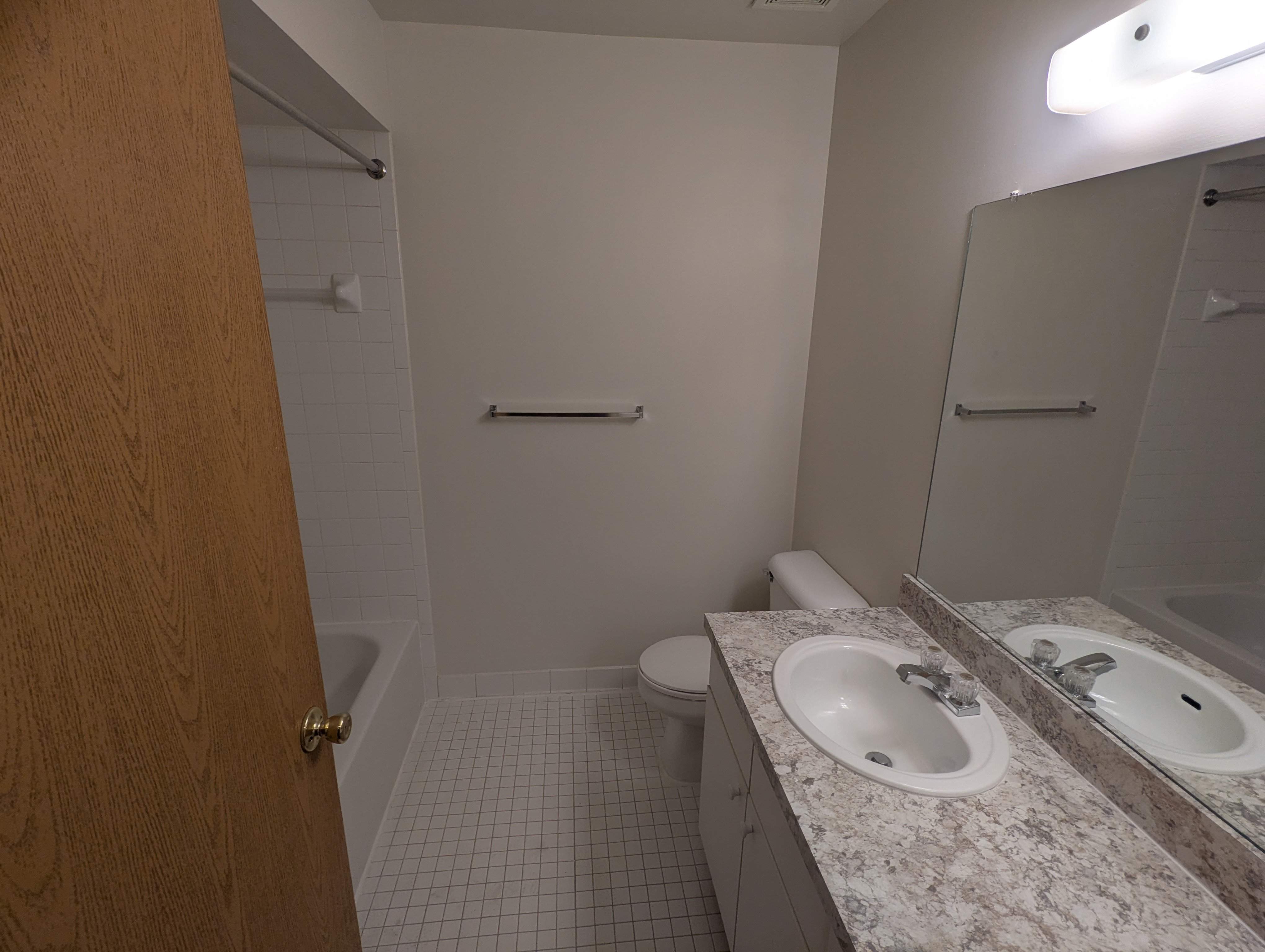 Lakeside Village Apartments Image 64