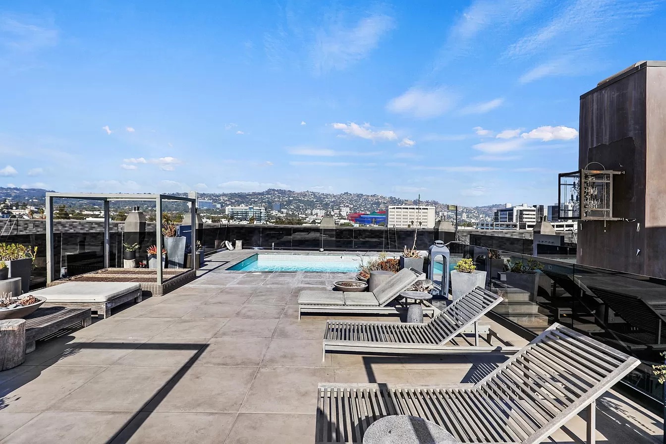 Versailles Apartments Image 3