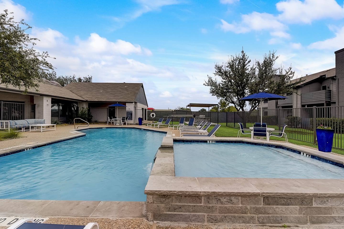 Ashton Apartments Image 1