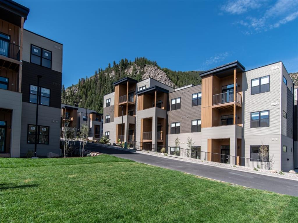 6 West Apartments Image 12