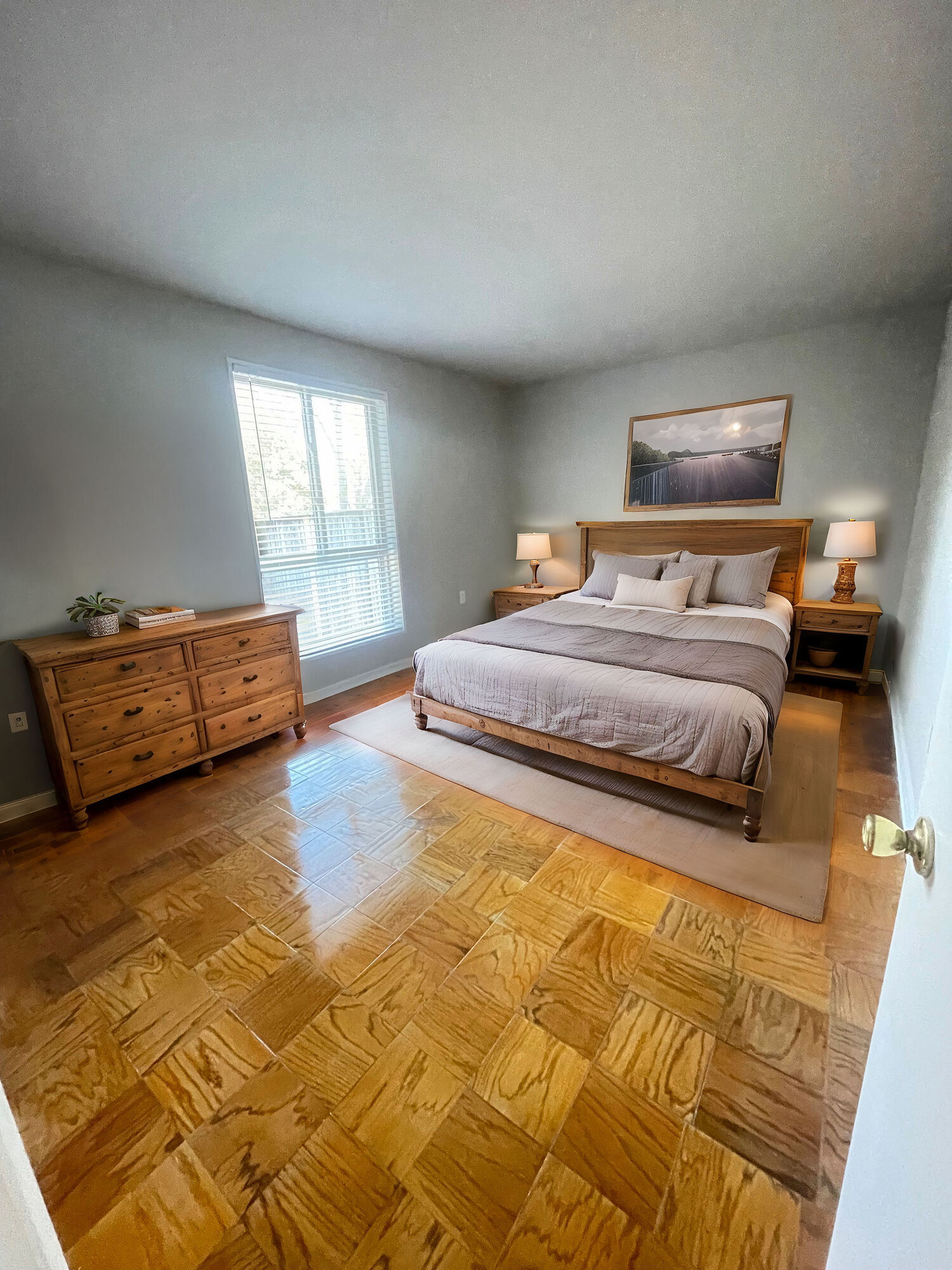 TOWNE CREST APARTMENTS Image 2