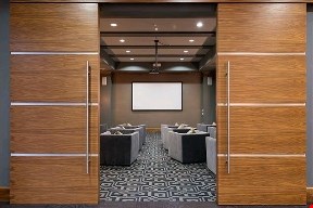 Icon at Dulles Station Image 18