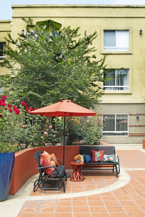 Golden Oak Senior Home Image 2