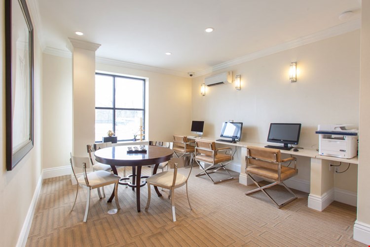 The Royal Worthington Image 5