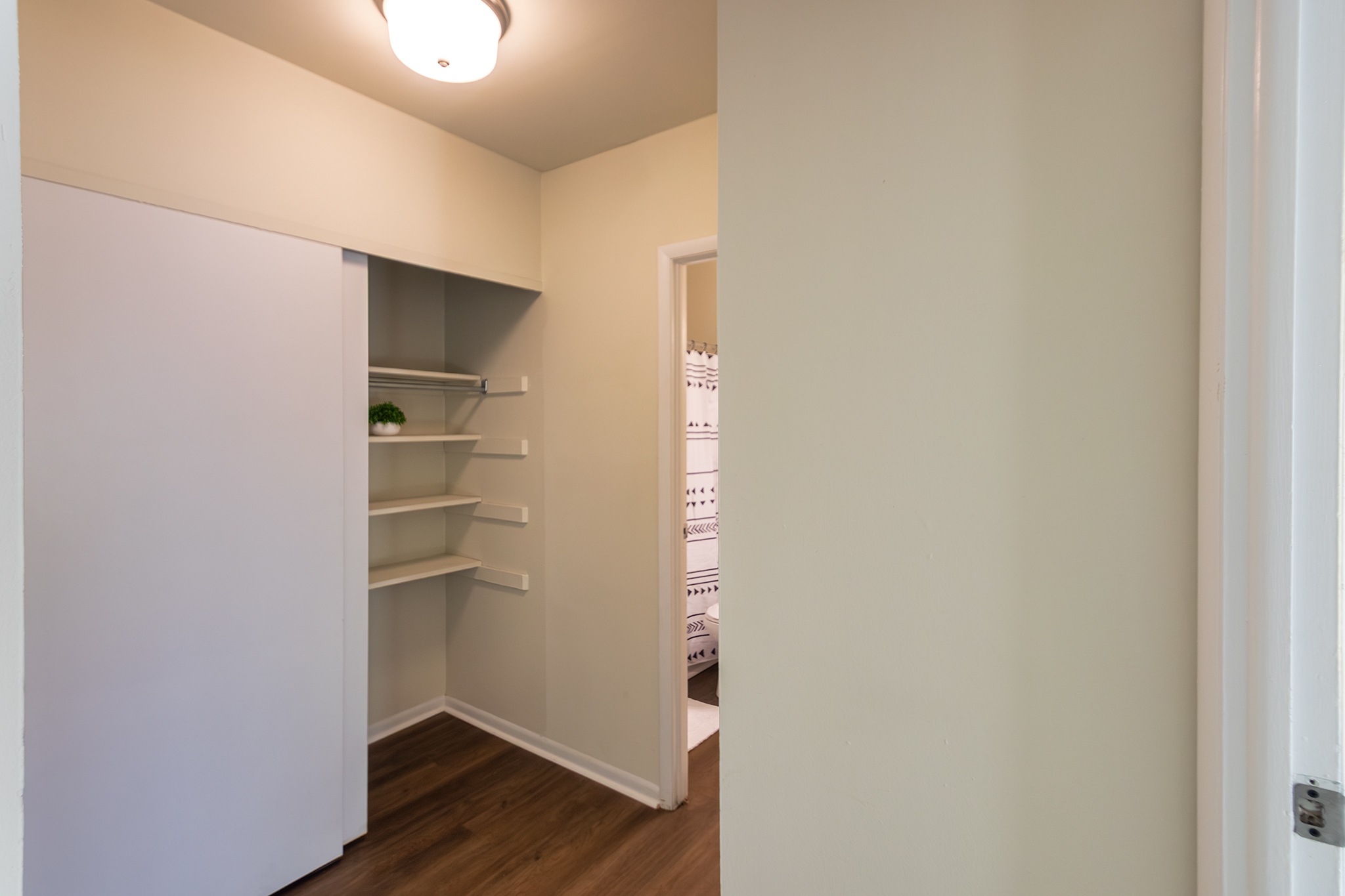 Romaine Court Image 25