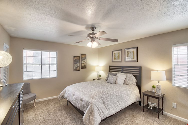 Promontory Point Apartments Image 6