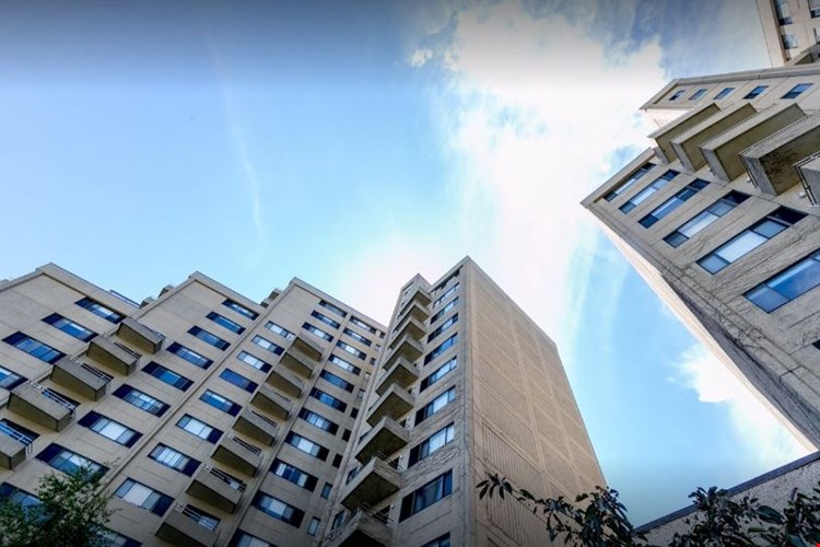 Water's Edge Towers Image 2