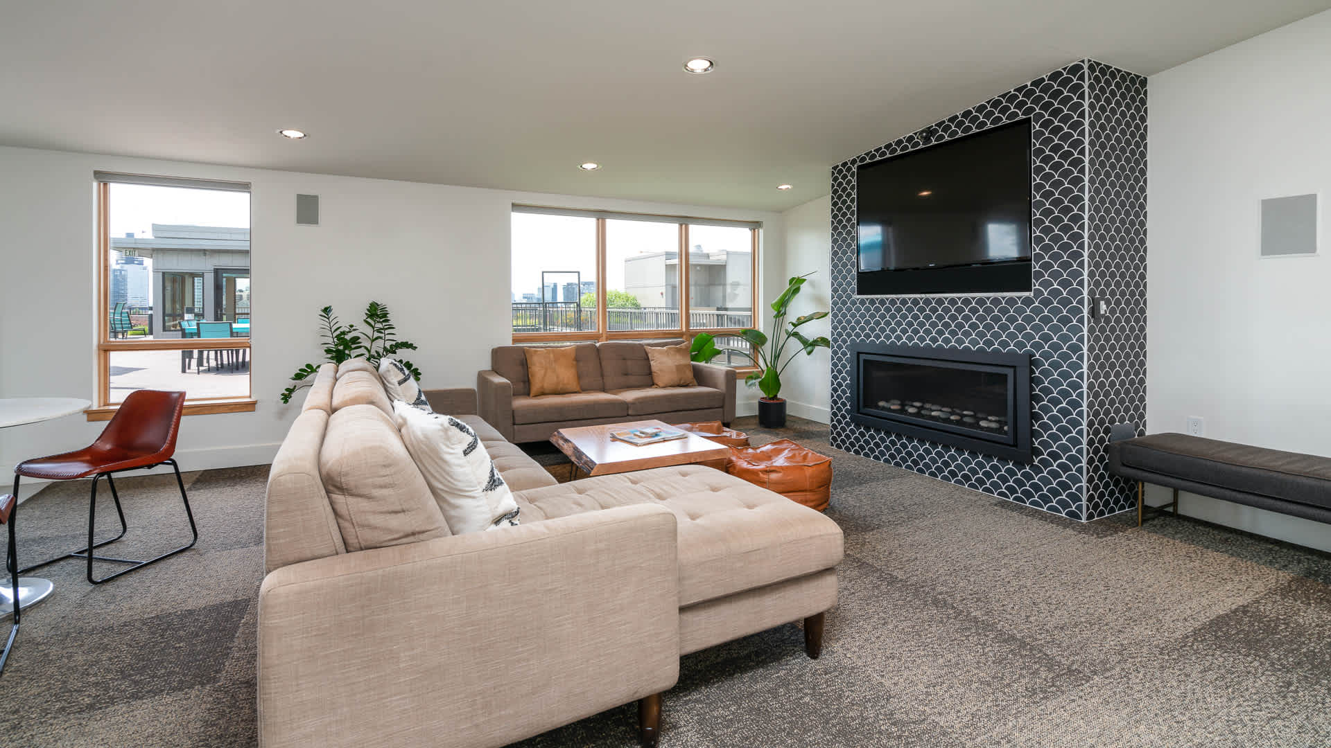 Chloe on Union Image 29