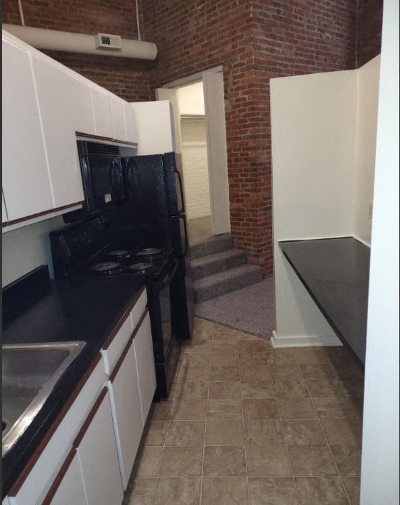 Marlboro Classic Apt & Redwood Square Image 70