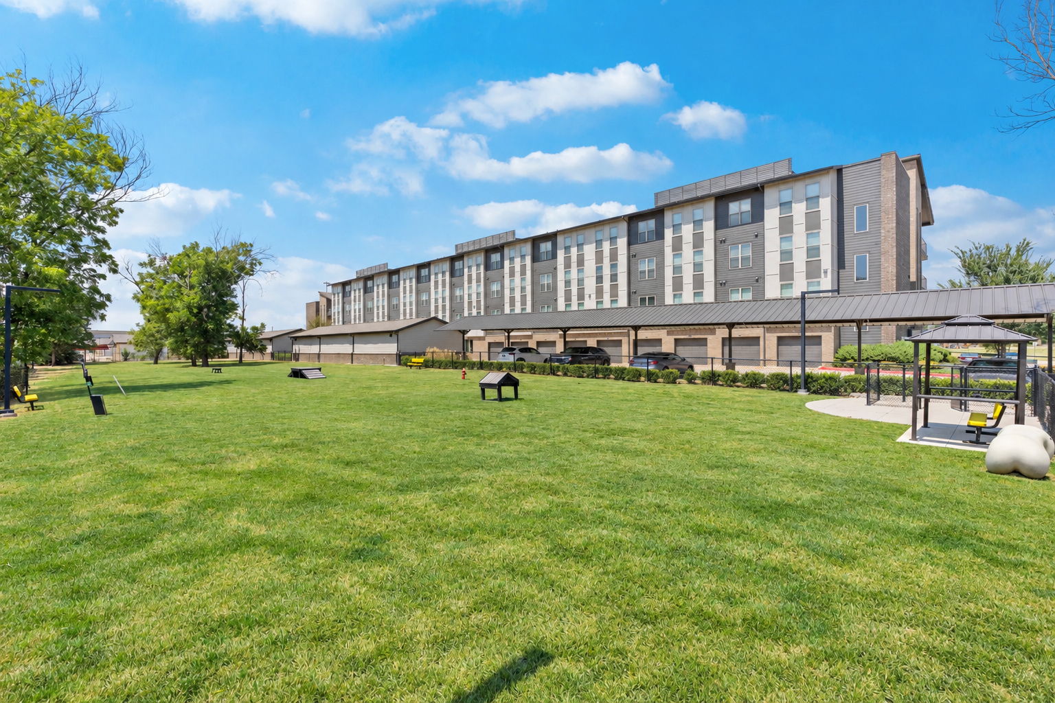 Axis Grand Crossing Image 77