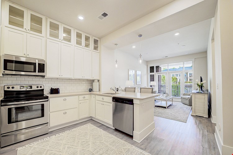 Holly Crest Image 31