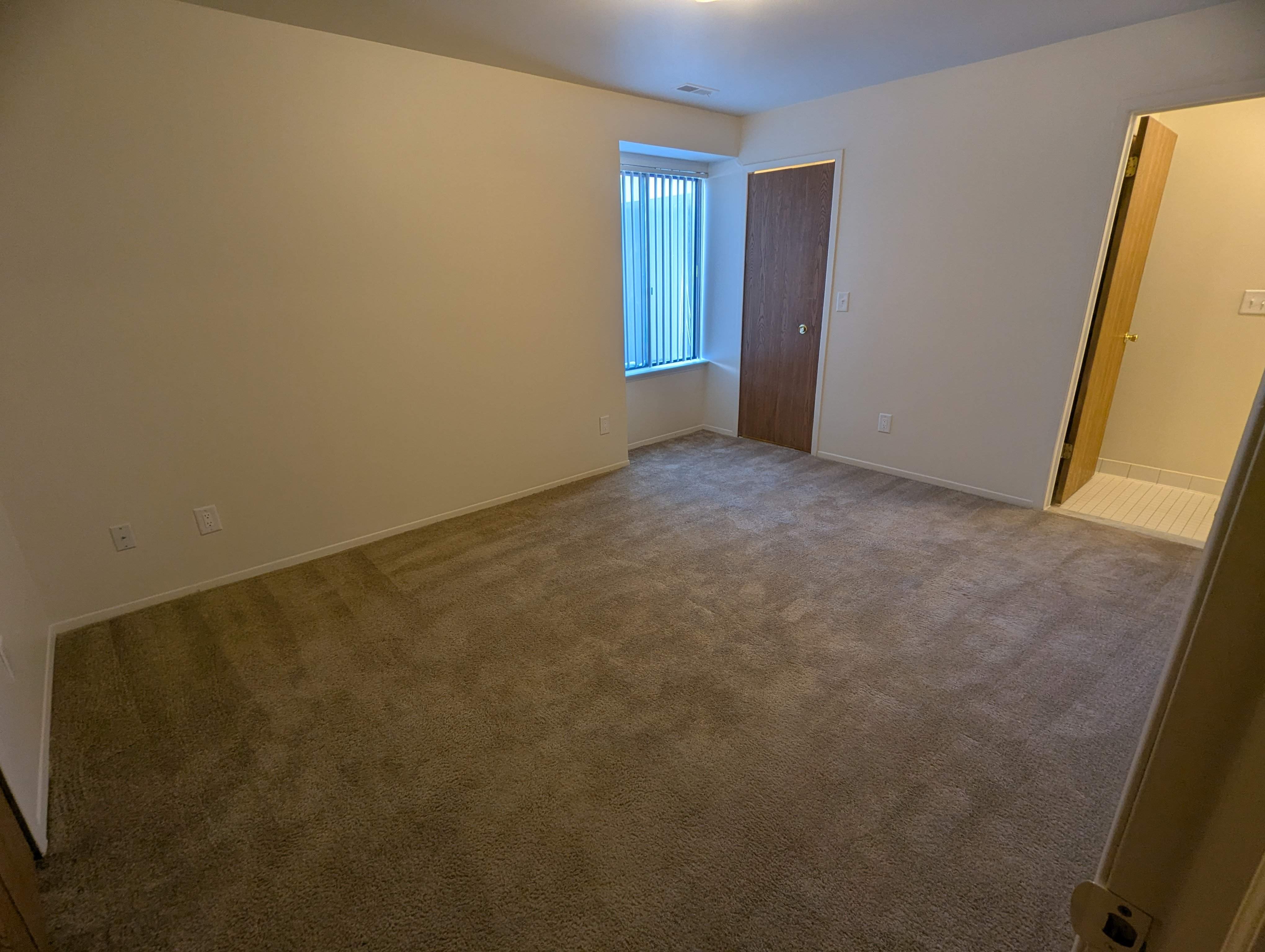 Lakeside Village Apartments Image 18