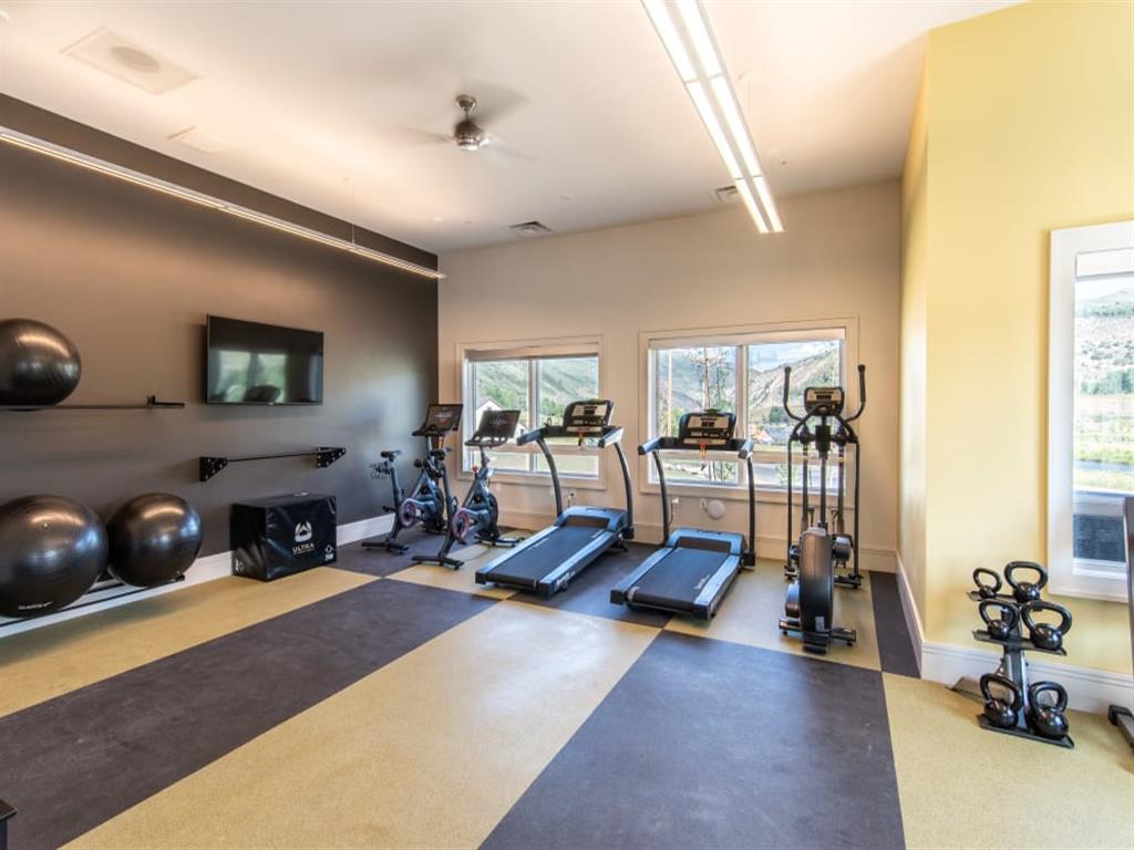 6 West Apartments Image 8