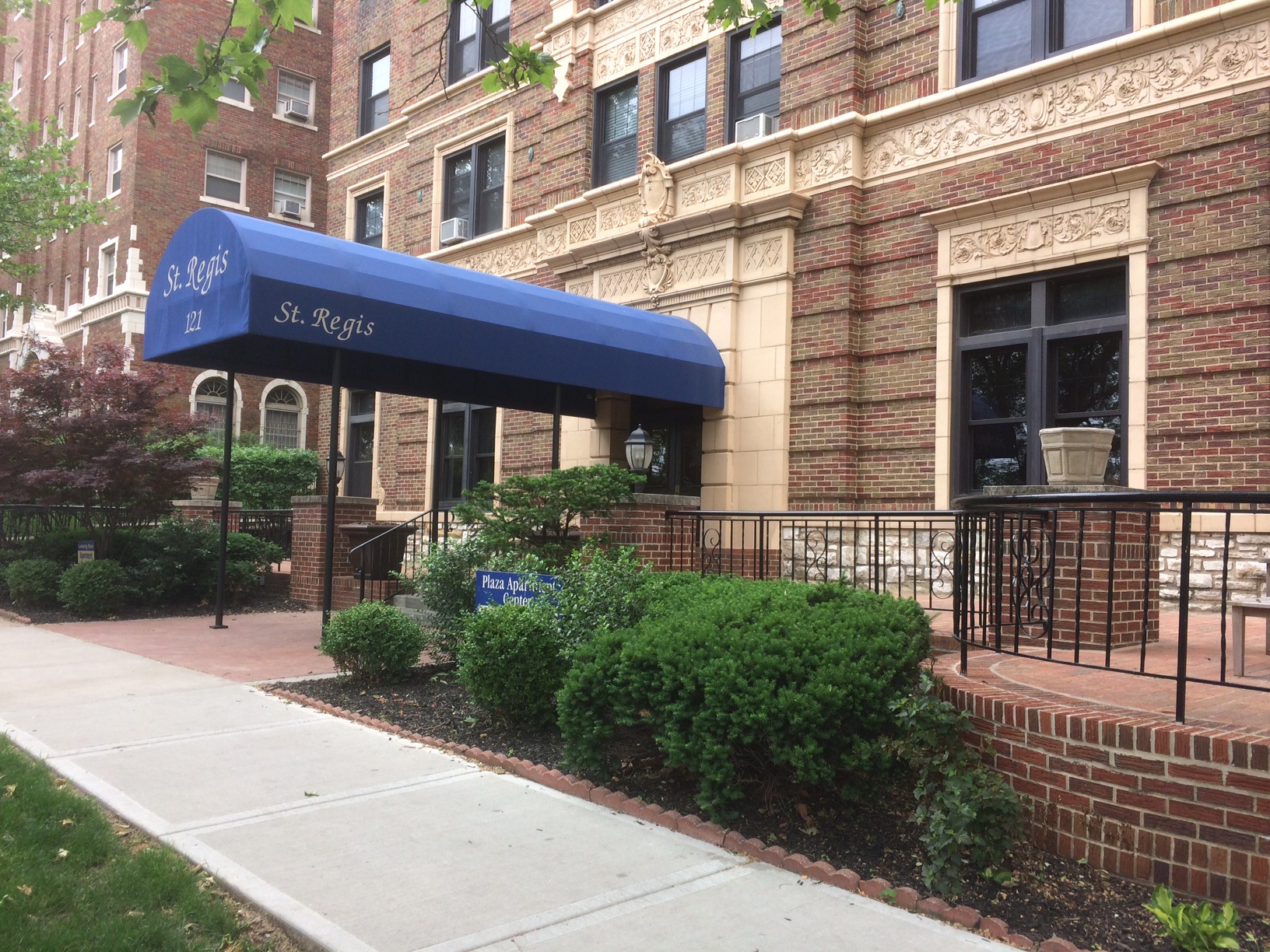 Plaza Apartment Center Image 21