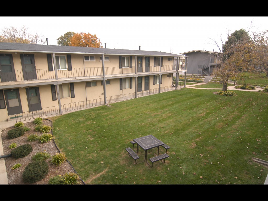Courtyard 72 Image 8