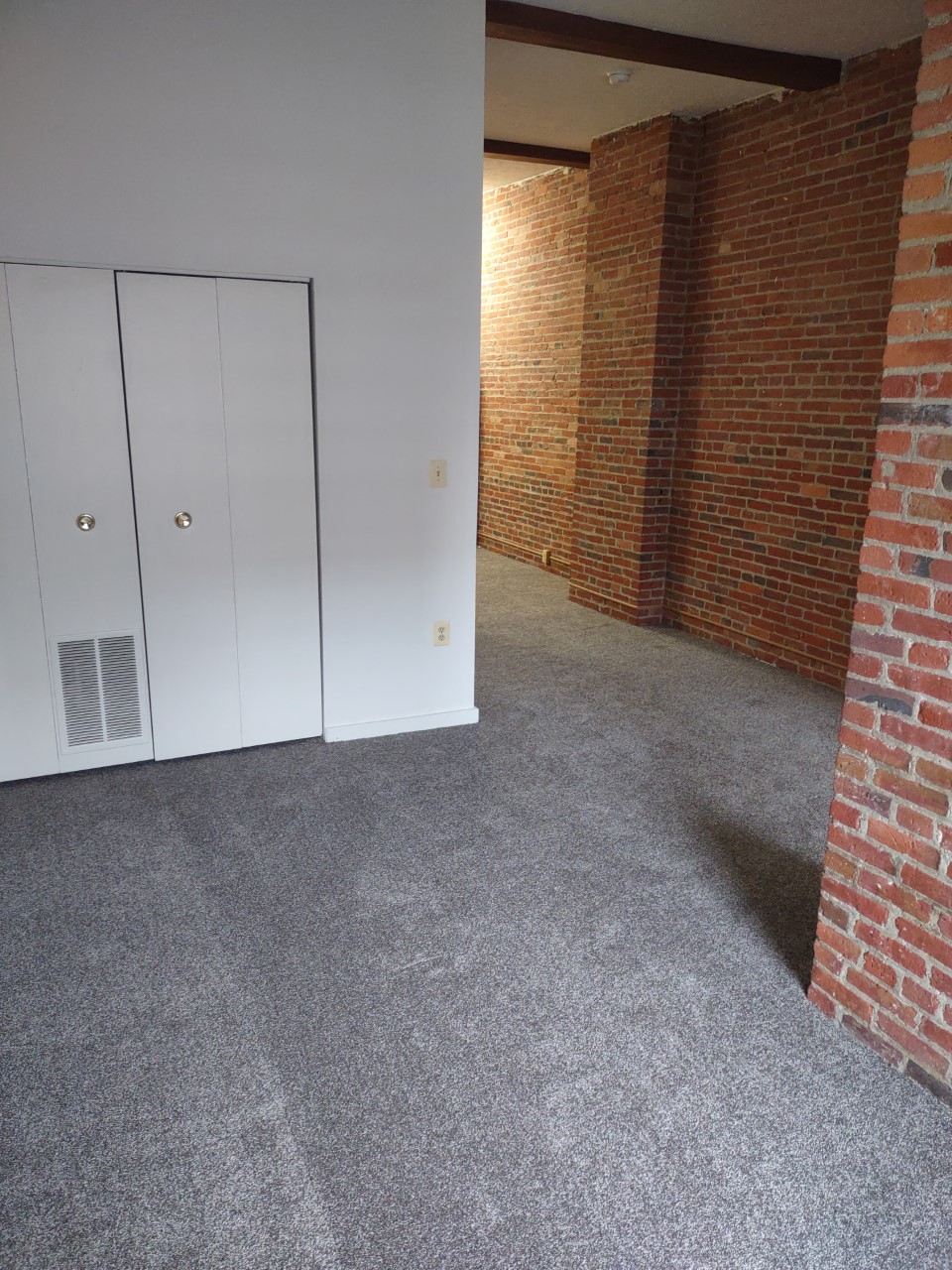 Marlboro Classic Apt & Redwood Square Image 88