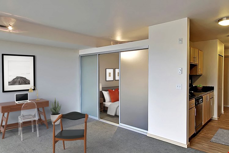 Chloe on Union Image 4