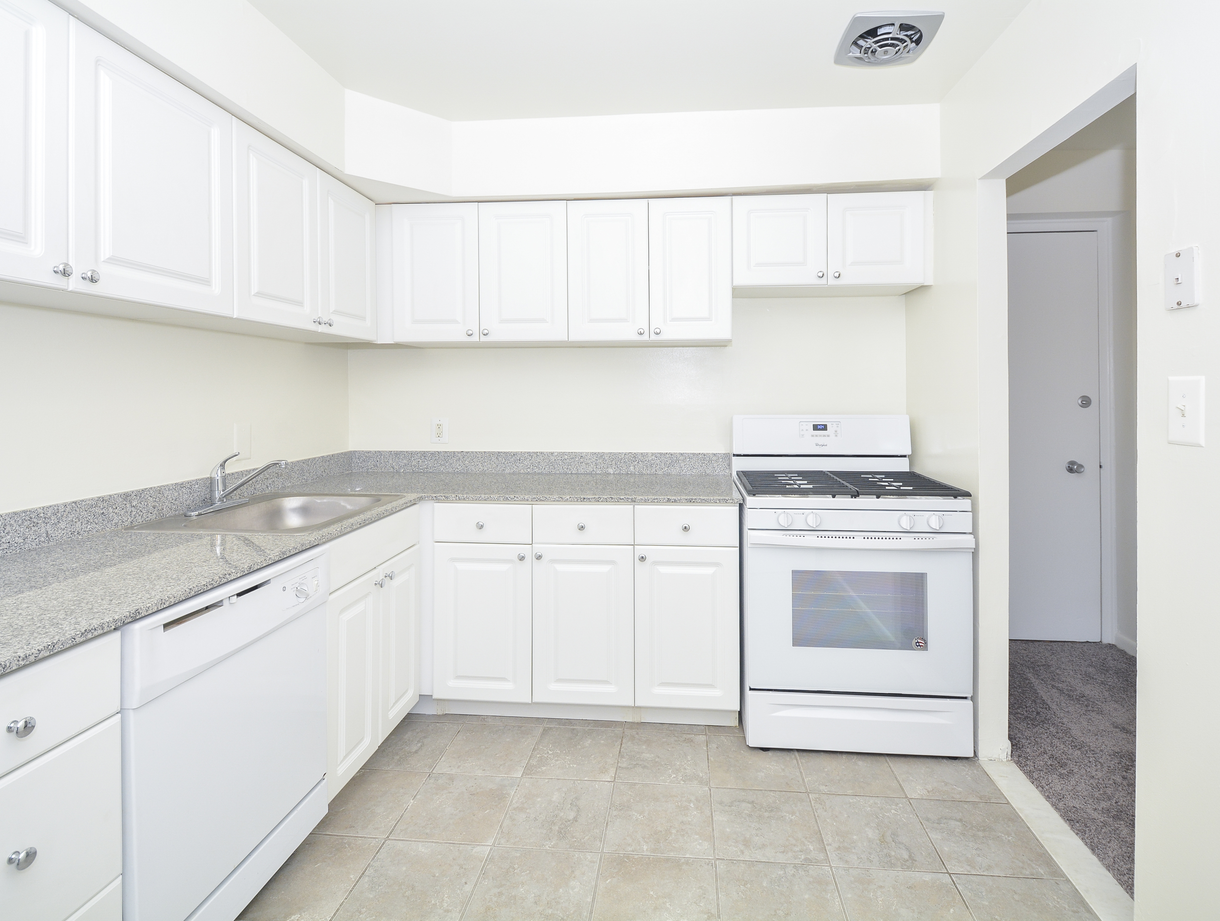 2 BR Upgraded Kitchen