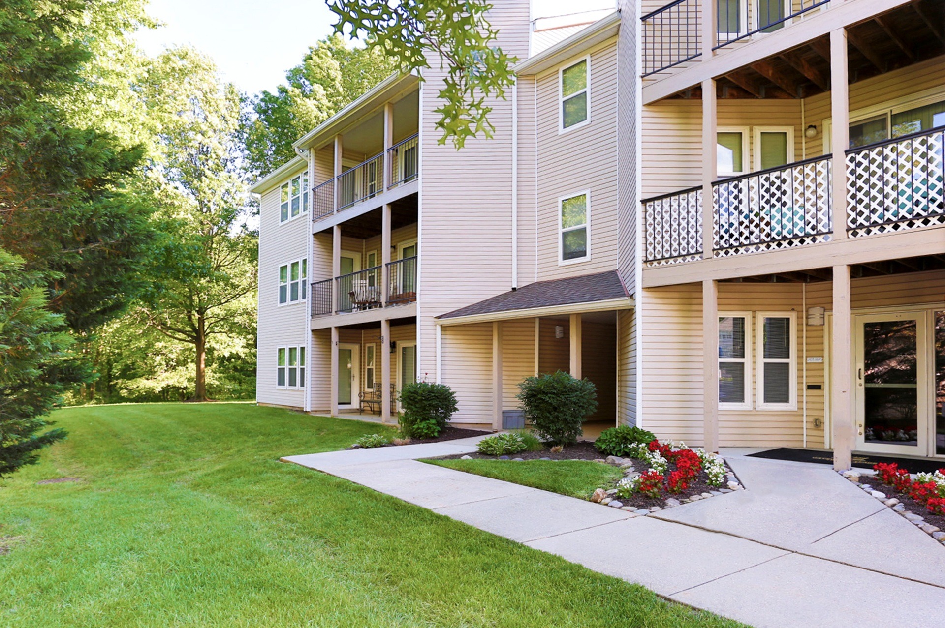 Gateway Village Image 13