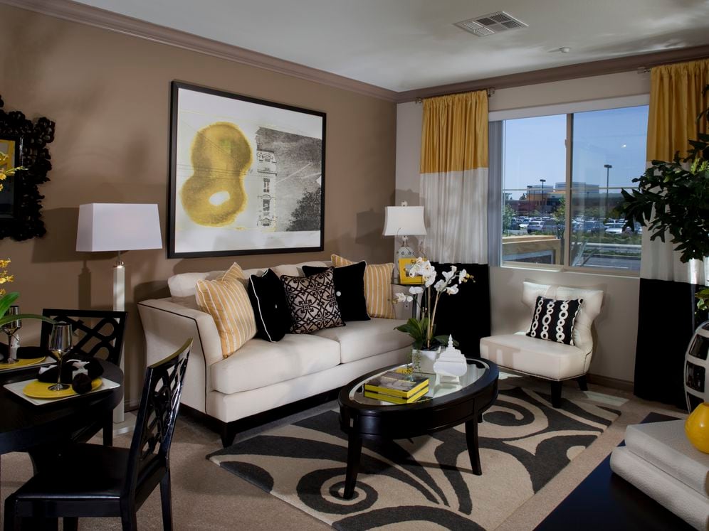 Phase I Classic Package I Living Room