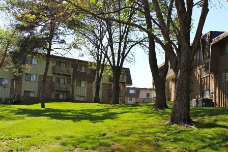 Knollwood Apartments And Townhomes Kansas City