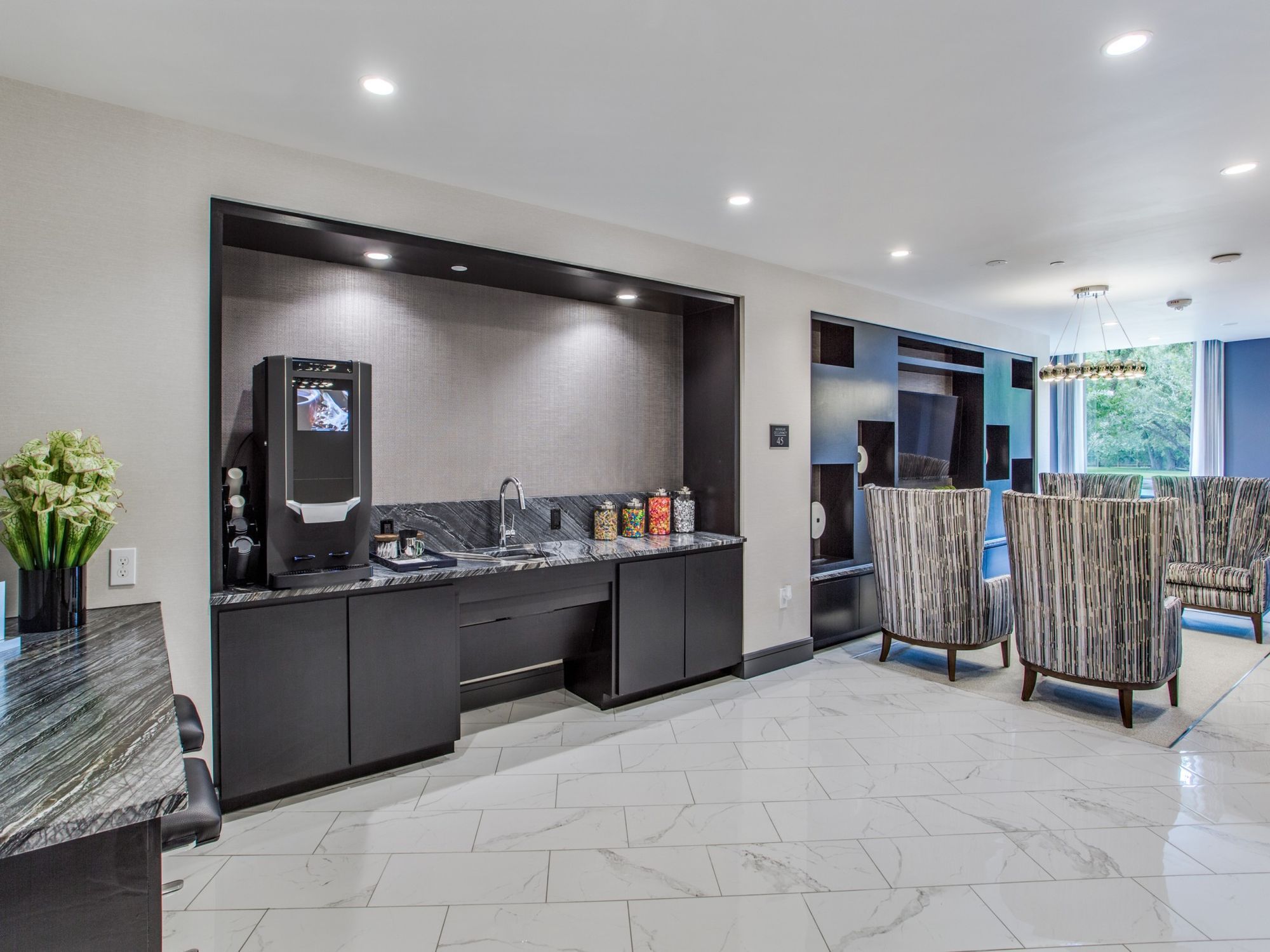 South Main Building Image 11