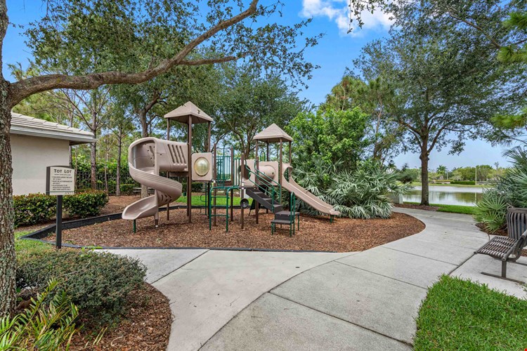 Axis Wellington Green Image 34