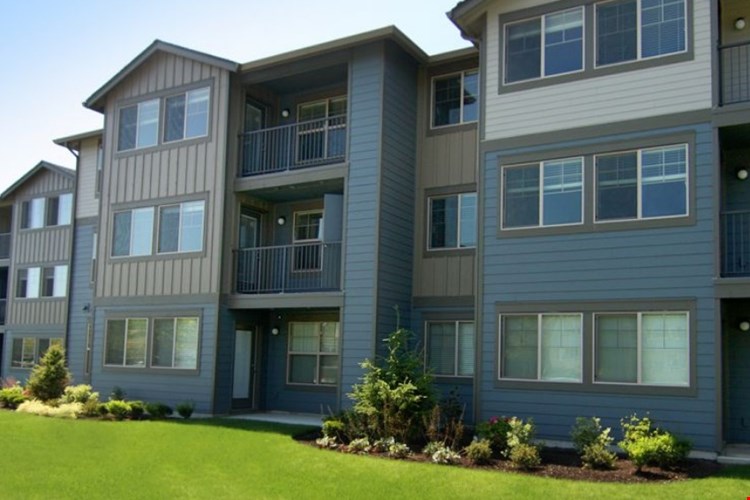Four Lakes Apartments Image 1
