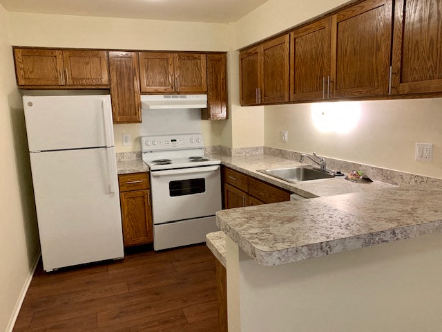 Lakeside Village Apartments Image 32