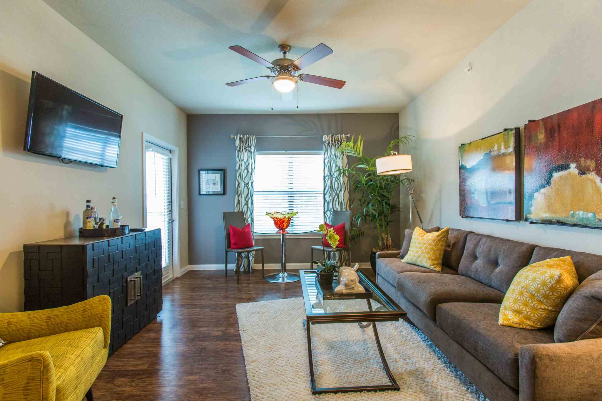 Platinum Shavano Oaks Apartments Image 6