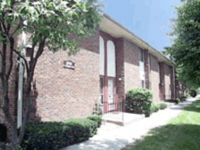 Woodview Plaza Image 2