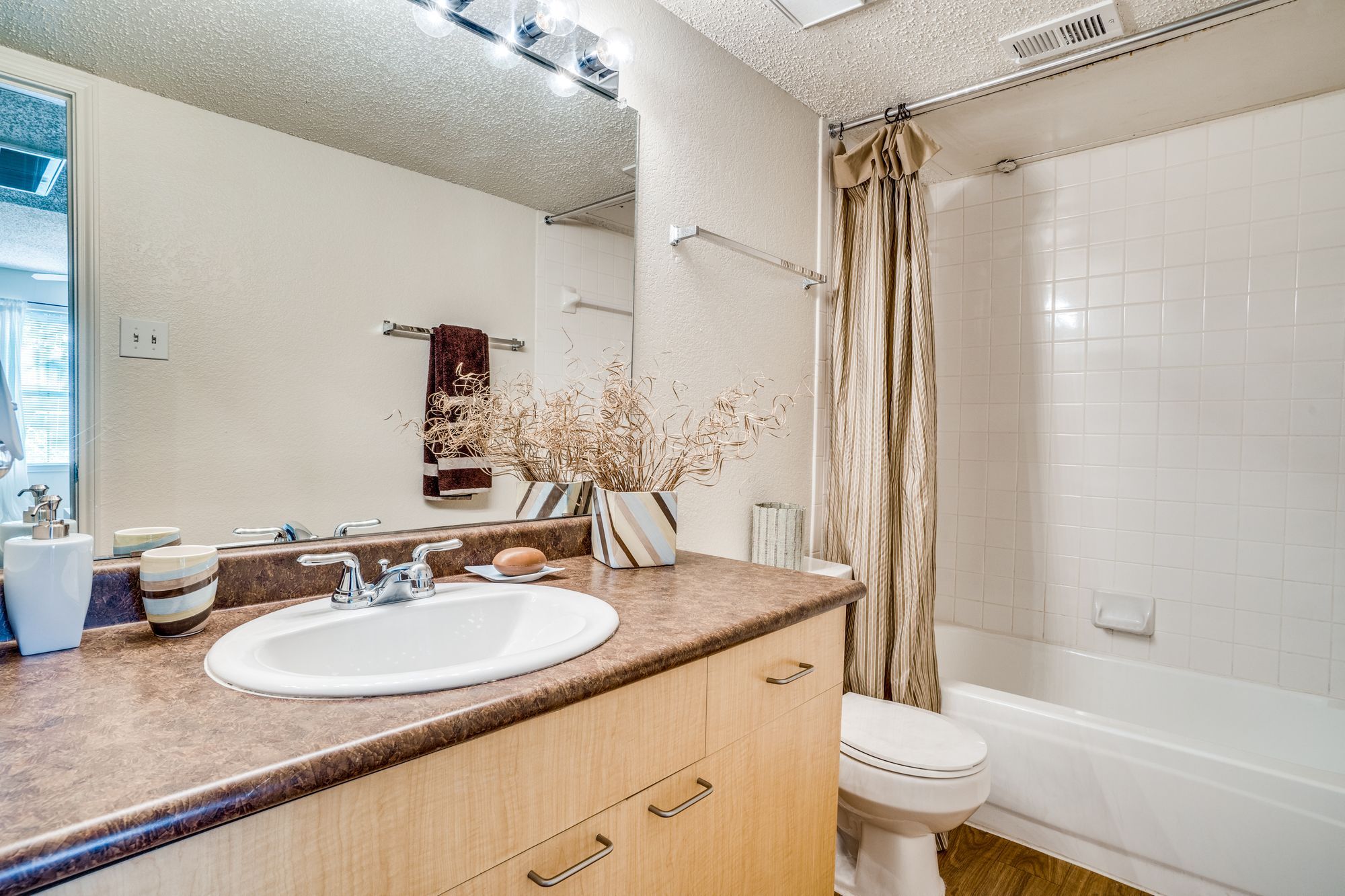 Cottages at Tulane Image 22