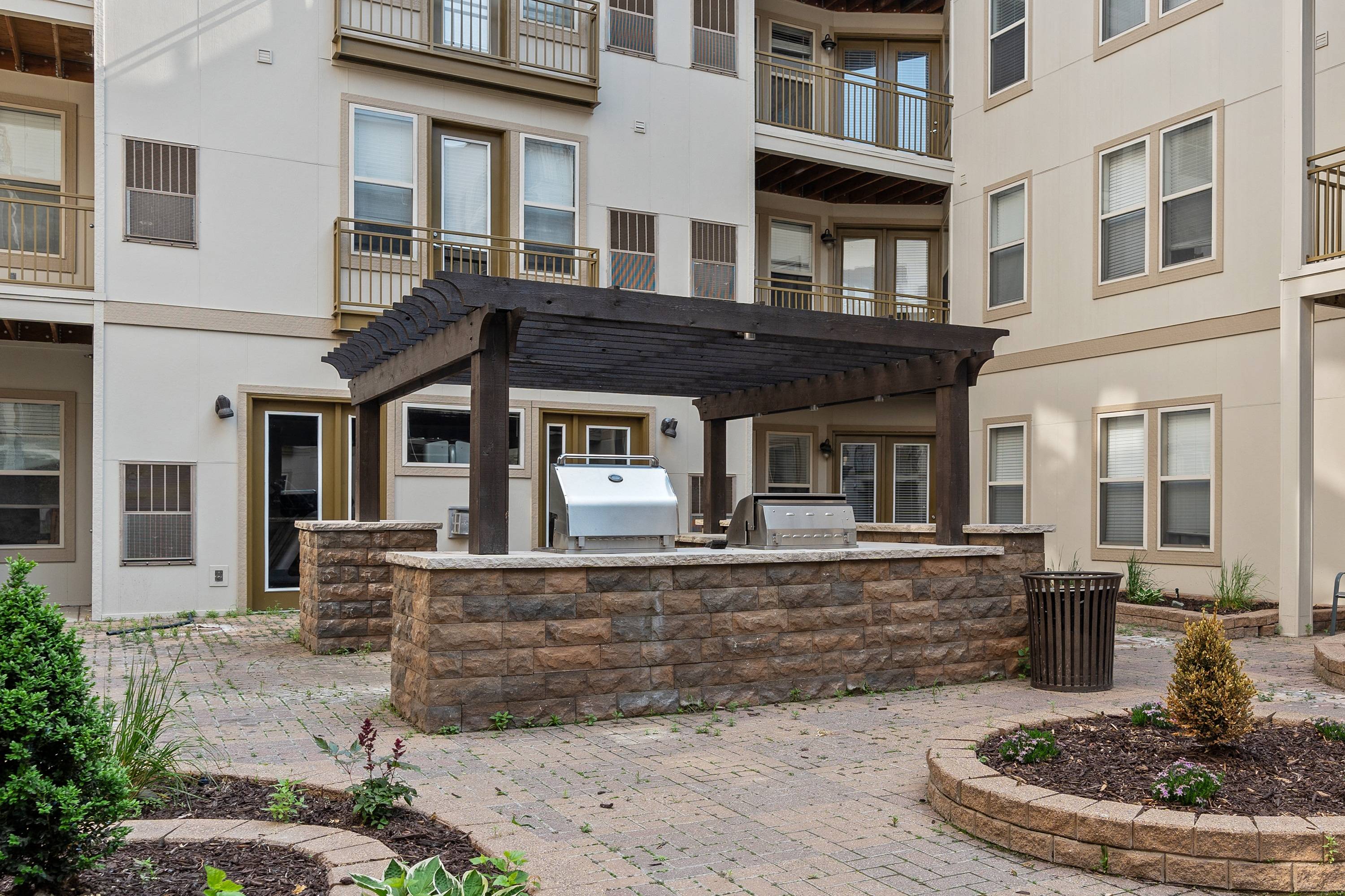 Uptown Lake Apartments Image 30