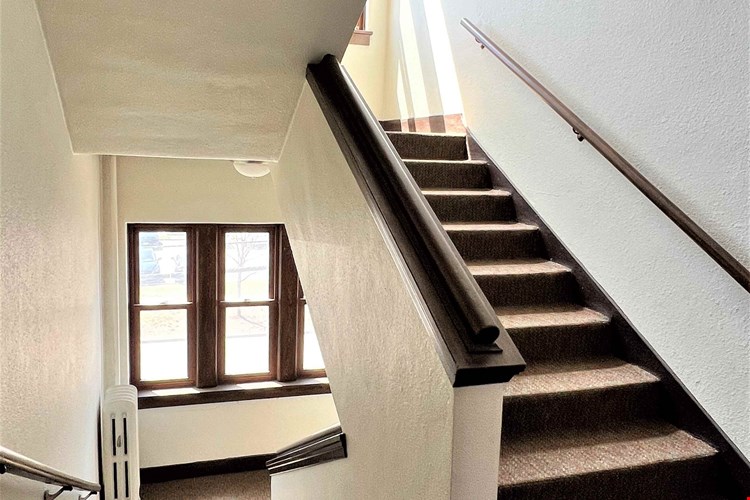 Town & Country Apts Image 2