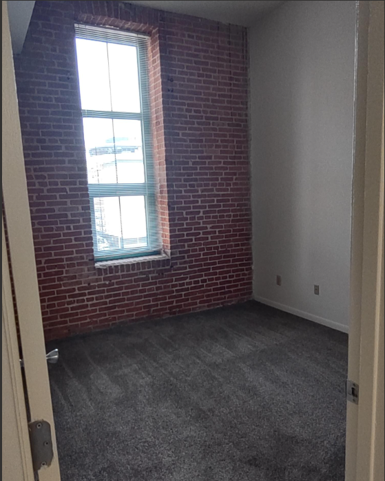 Marlboro Classic Apt & Redwood Square Image 200