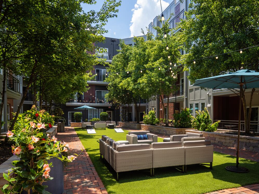Courtyard with lounge seating