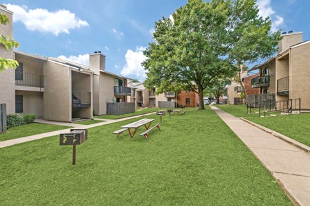 Solaire Apartments Image 1