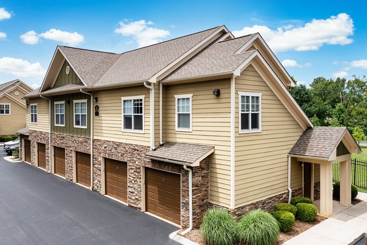 916 Spring Rd Cleveland The Retreat at Spring Creek Apartments - Cleveland