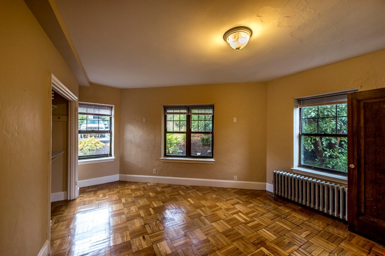 Elmwood Apartments Image 6