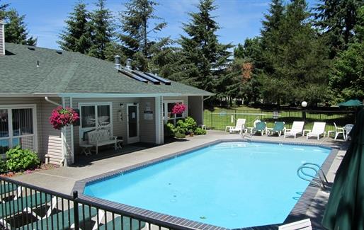 Emerald Pointe Apartments Image 3