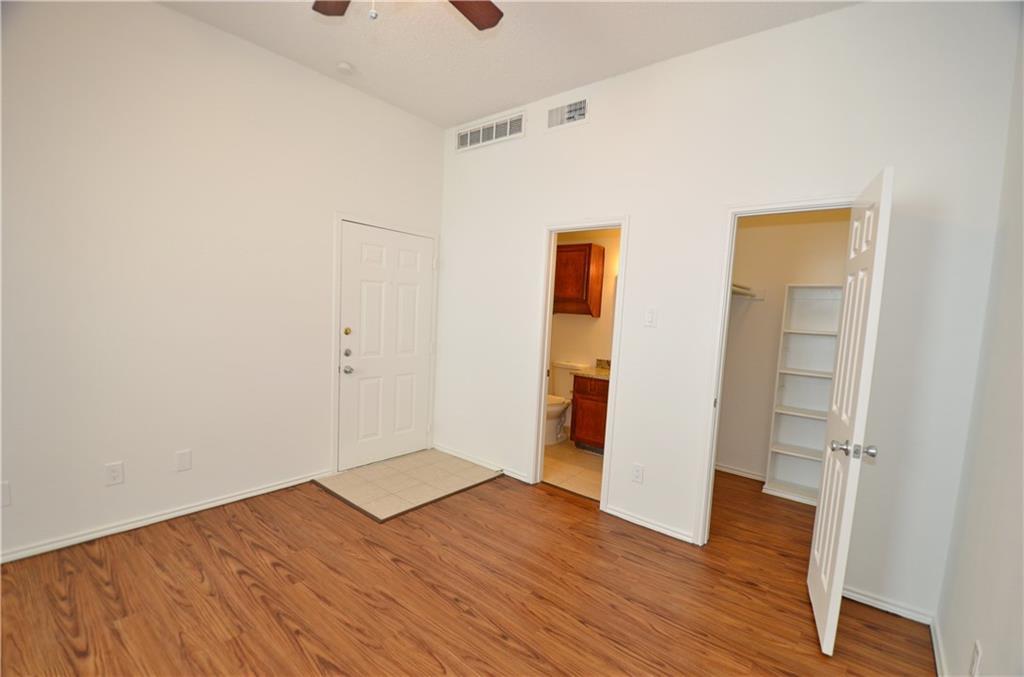 Easton Condos Image 8