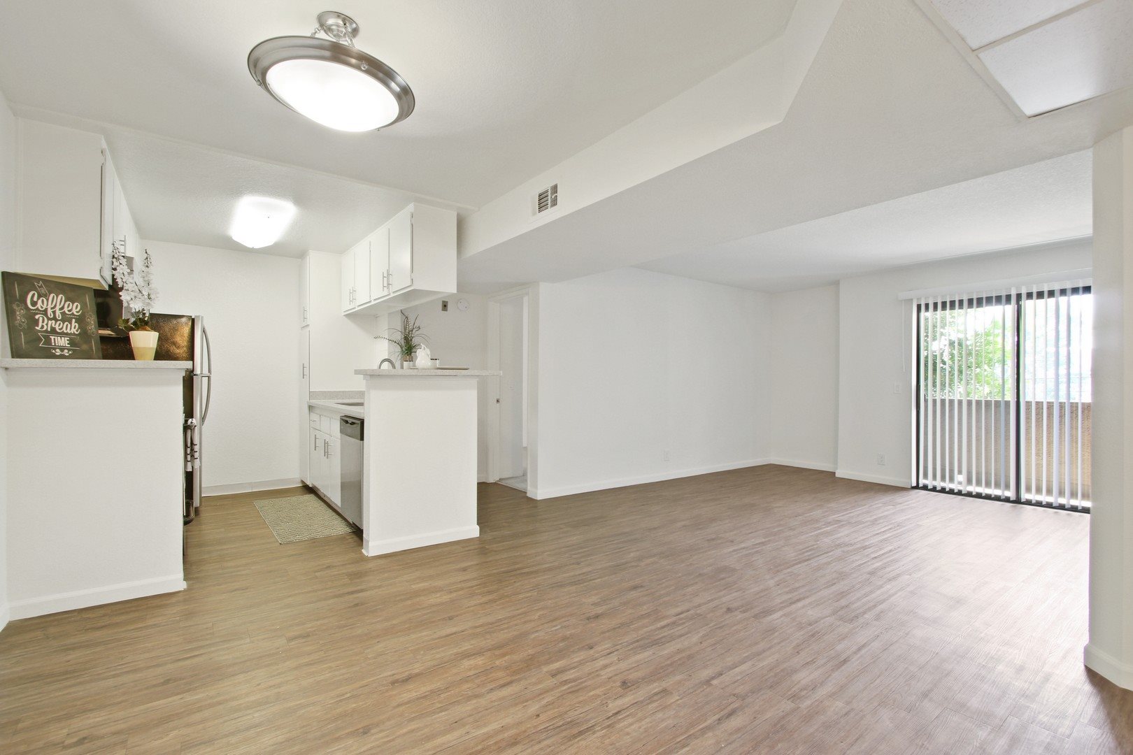 Zelzah Court Apartments Image 36