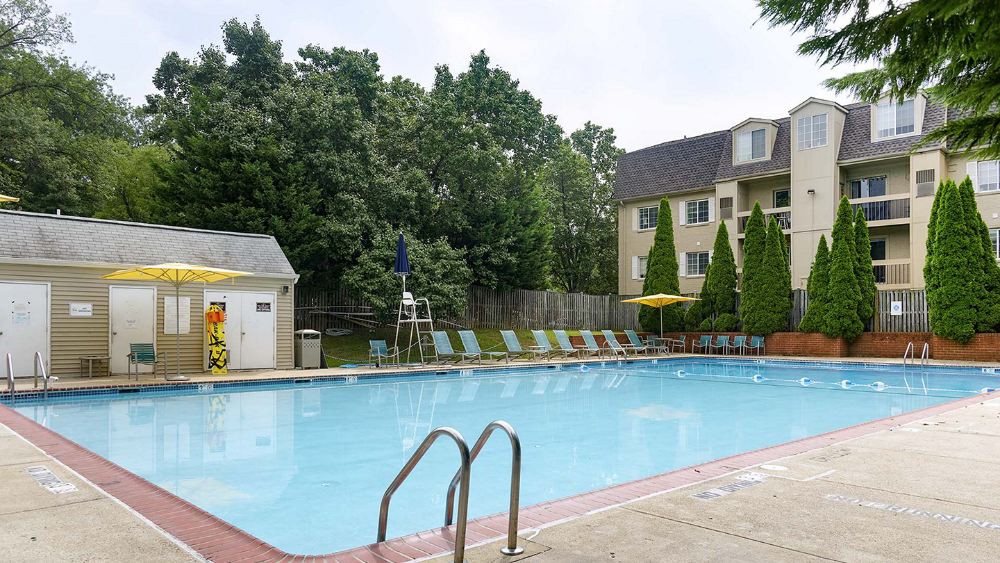 Foxchase Apartments Image 3