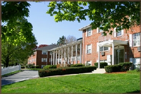 Westside Colonial Apartments Image 3
