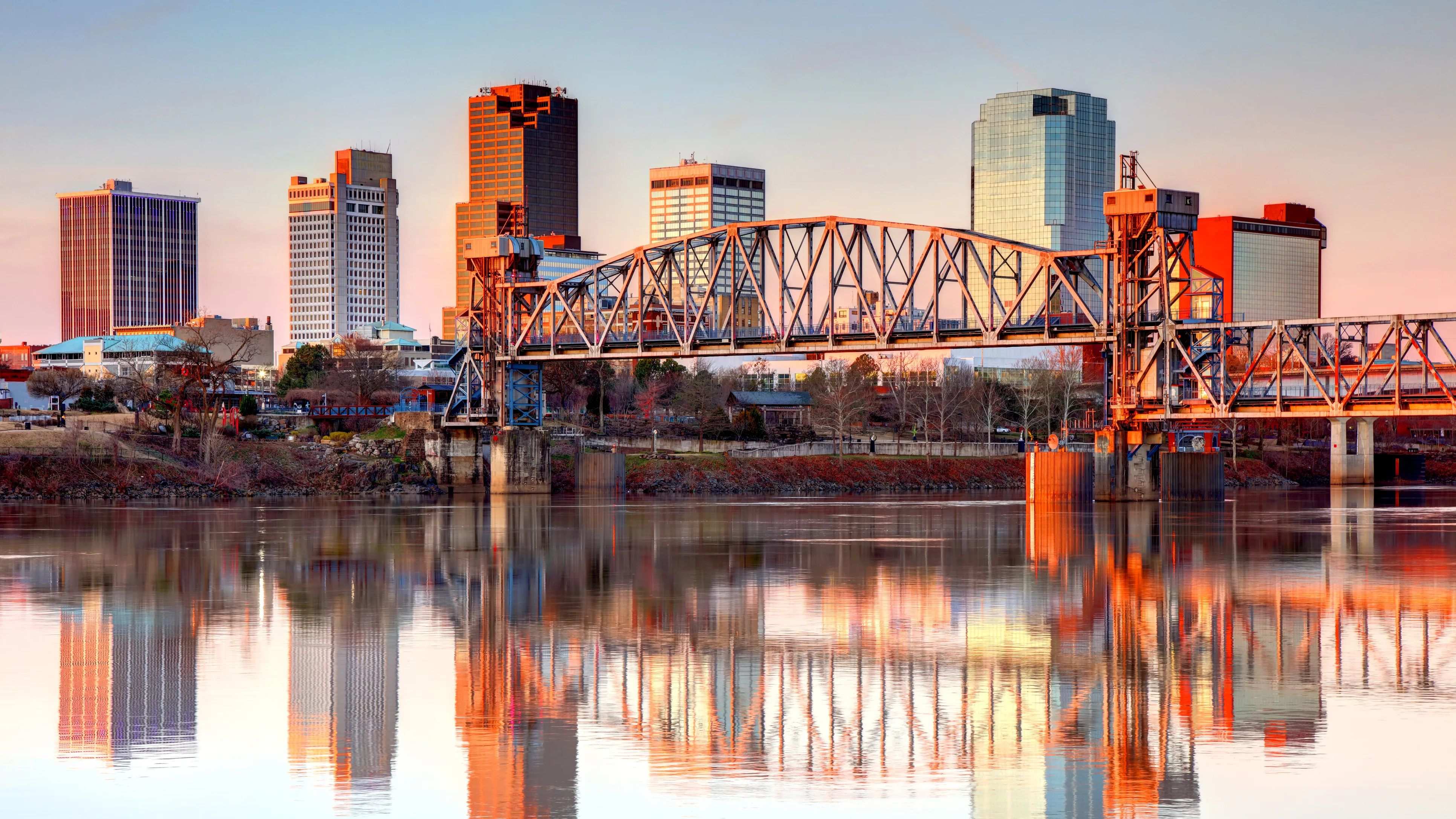 Relish the best of both worlds – indulge in serene living with swift access to downtown Little Rock's vibrant dining and entertainment district, just minutes from your luxurious Rowan Park apartment!