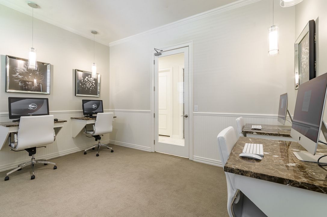 Berkshire Lakeway  Image 39