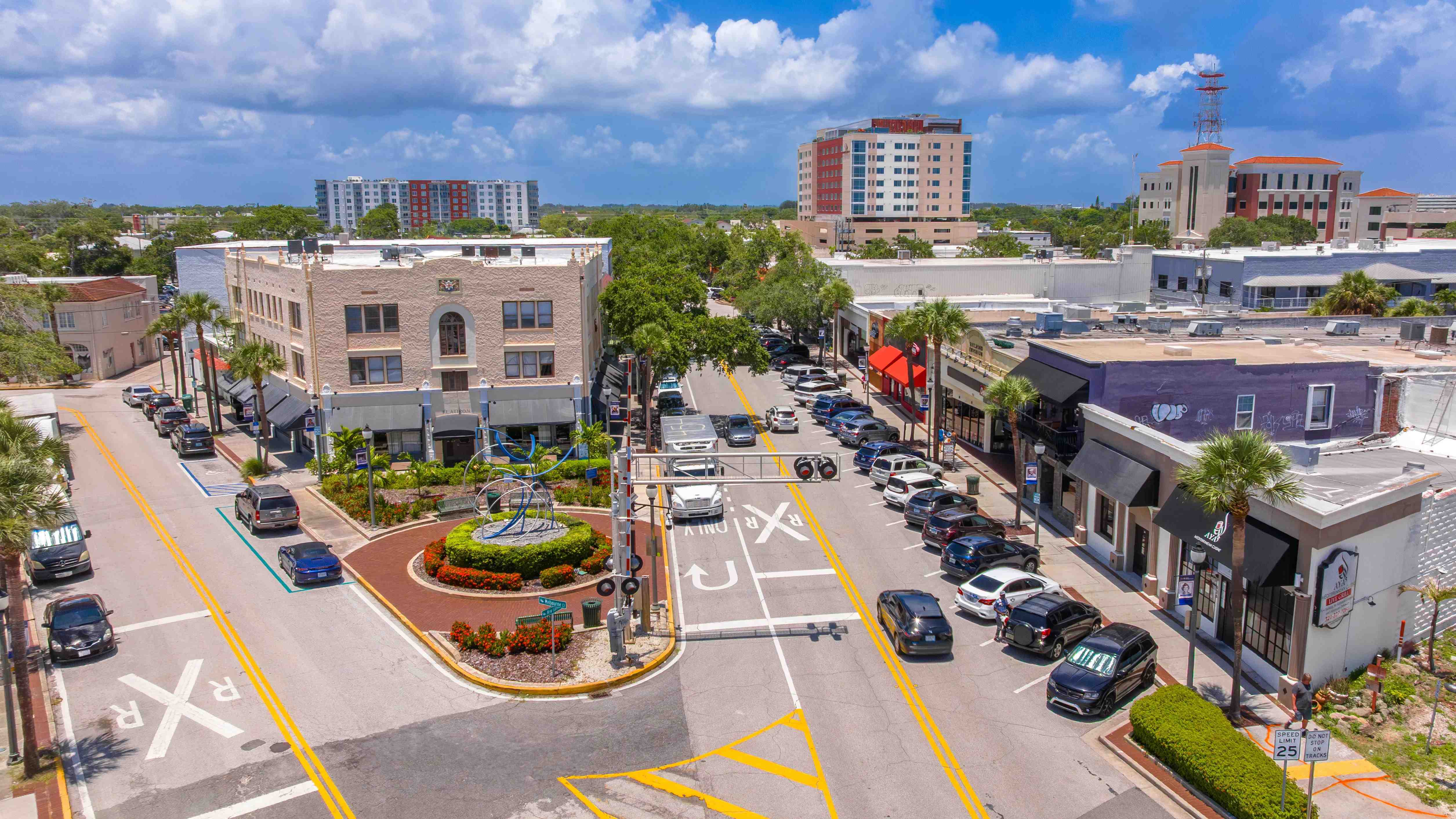 Experience the vibrant energy of downtown Melbourne, just minutes from Grand Oaks Apartments. Shop, dine, and explore in this walkable, historic district.