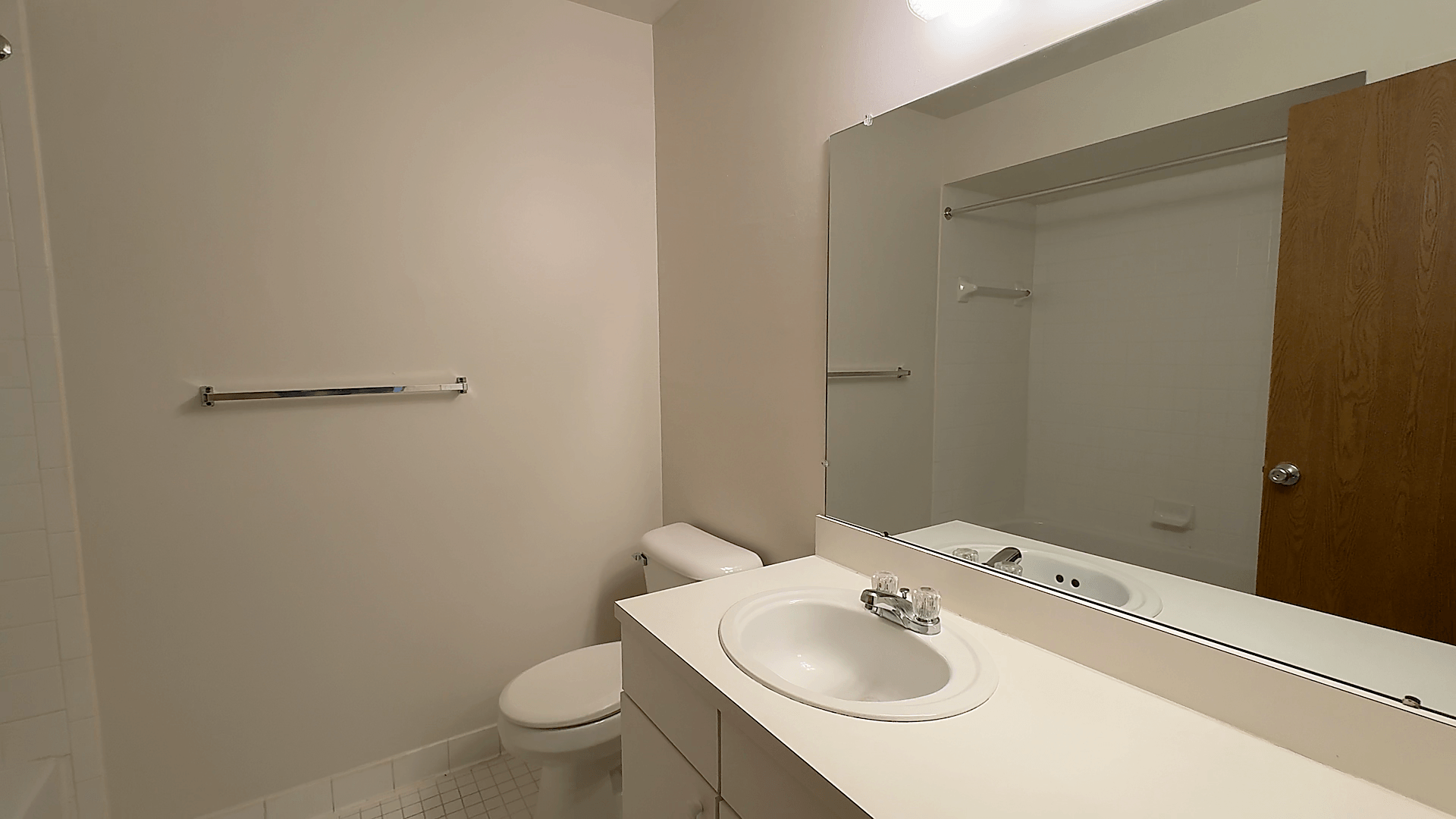 Lakeside Village Apartments Image 190