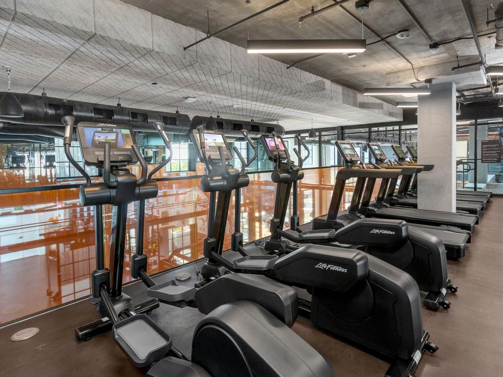 Two-level fitness center